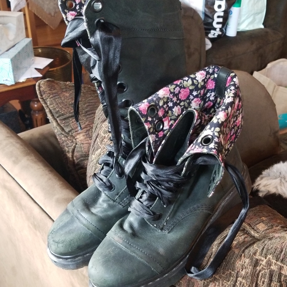 Dr. Martens Triumph 1914 boots